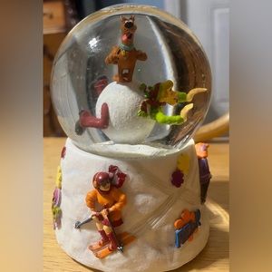 Scooby Doo Snow globe
Wind up Music